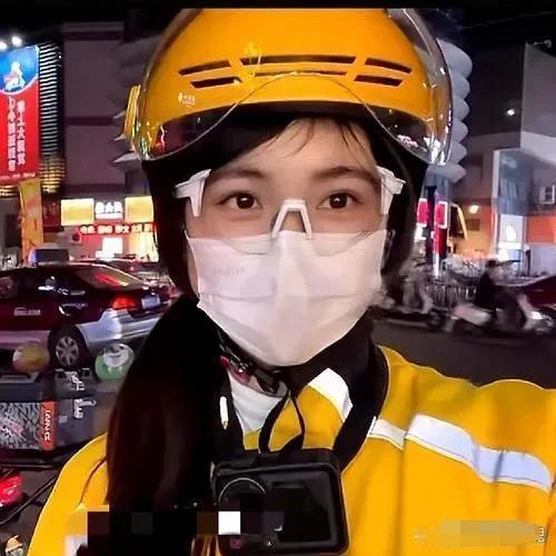 天天点外卖遇到同一个骑手，她一句话让我愣当场！这波操作太绝了
 
连续半个月，我