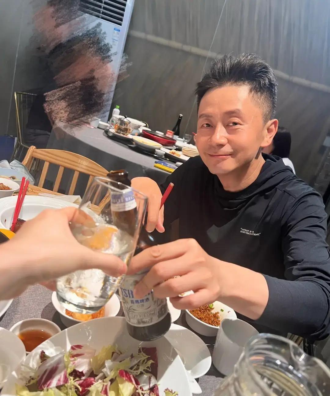 北电表演系毕业的朱梦瑶，放着镜头前的演员不当，转身嫁给了比自己大16岁的导演李雪