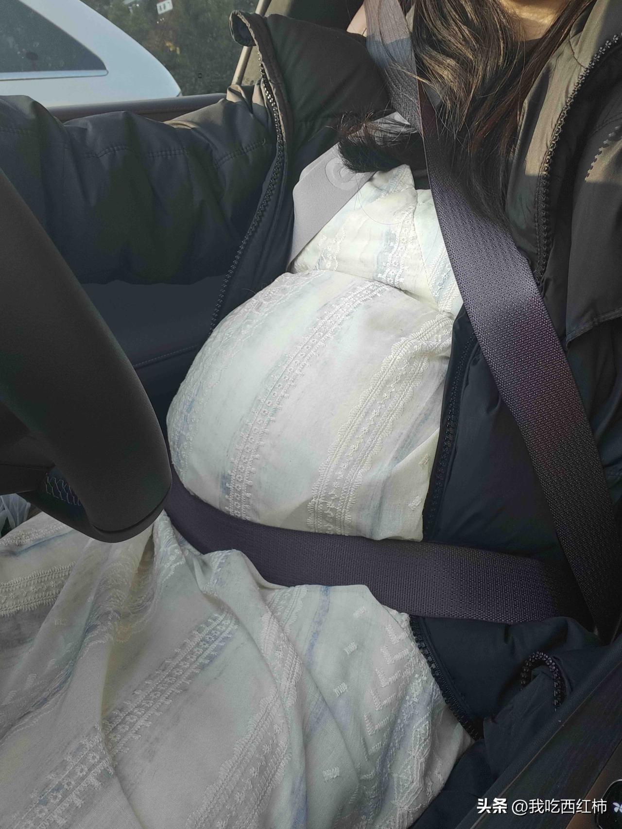 体制内财务 孕晚期还在为工作焦头烂额
35+3，依旧自己开车上下班
手头上的事情