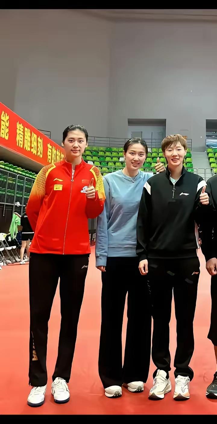 陈幸同
陈熠
晋级香港总决赛
女单八强

同同4:2石洵瑶
7:11，11:3，