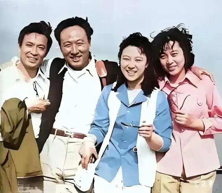 还记得这四位吗？谢晋导演的伤痕三部曲之一《天云山传奇》中的四位主演。
当年他们可