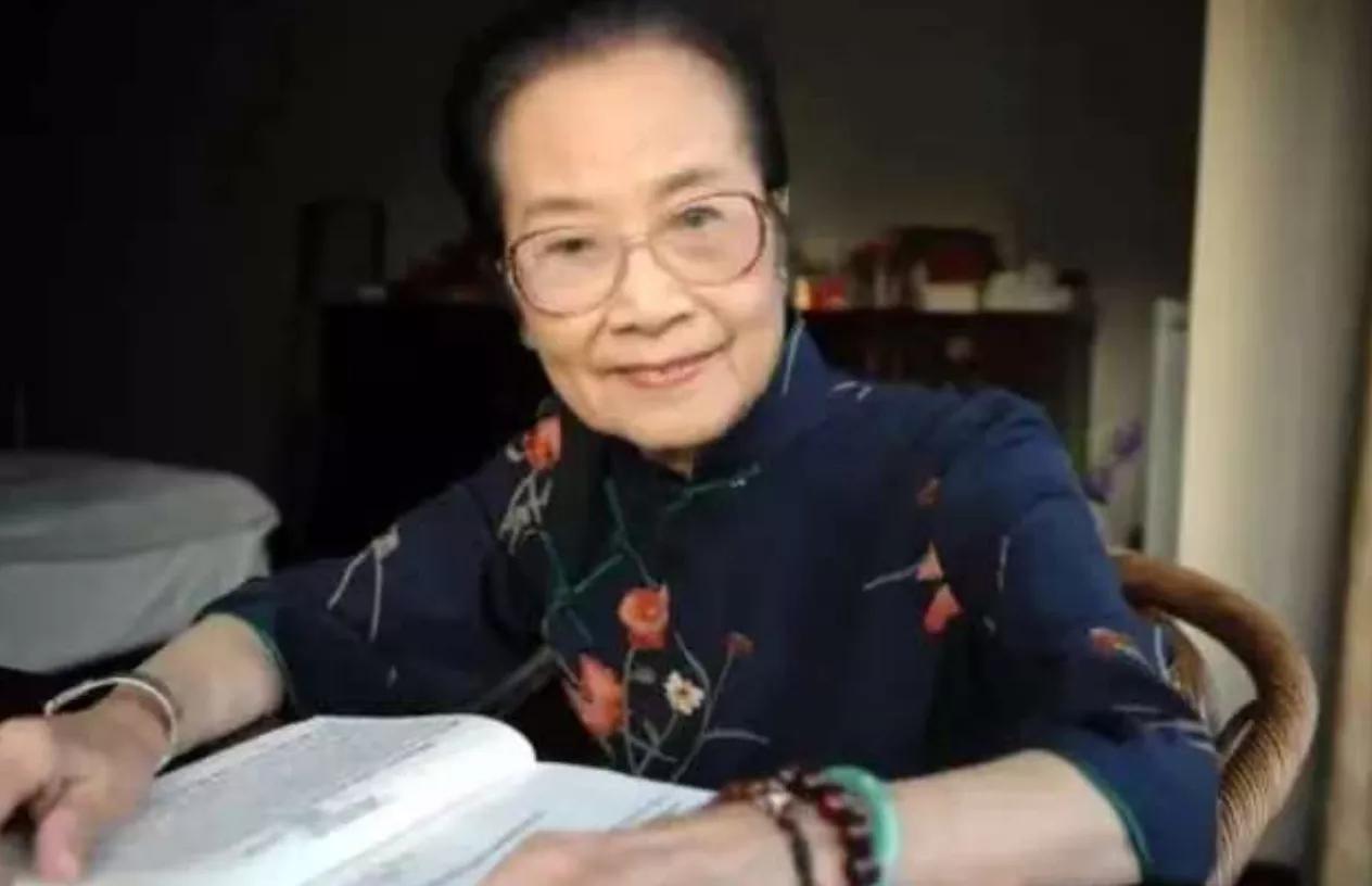 2009 年，旅居美国的国学大家叶曼说：“不是我们中国吹牛， 只要给我们平安和安