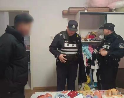 戏精本精！浙江一女子金吊坠不见了，怀疑是男友偷的，为了“自证清白”男友无奈报警，