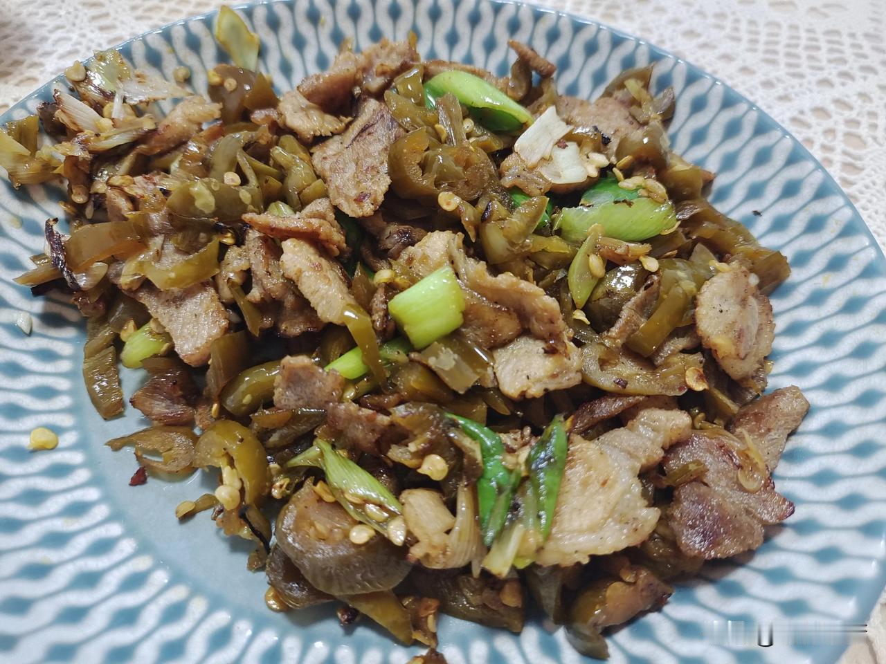 我老公做的腌辣椒炒肉，天啊，这是哪里的吃法，太好吃了！
