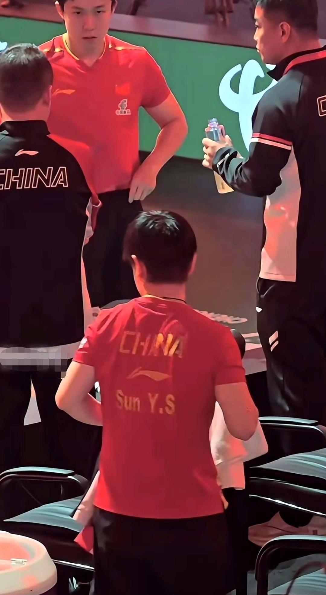 王皓教练亮相盐城奥林匹克文化展担任奥运推荐官，与鲍春来等体育名宿共同推广全民健身