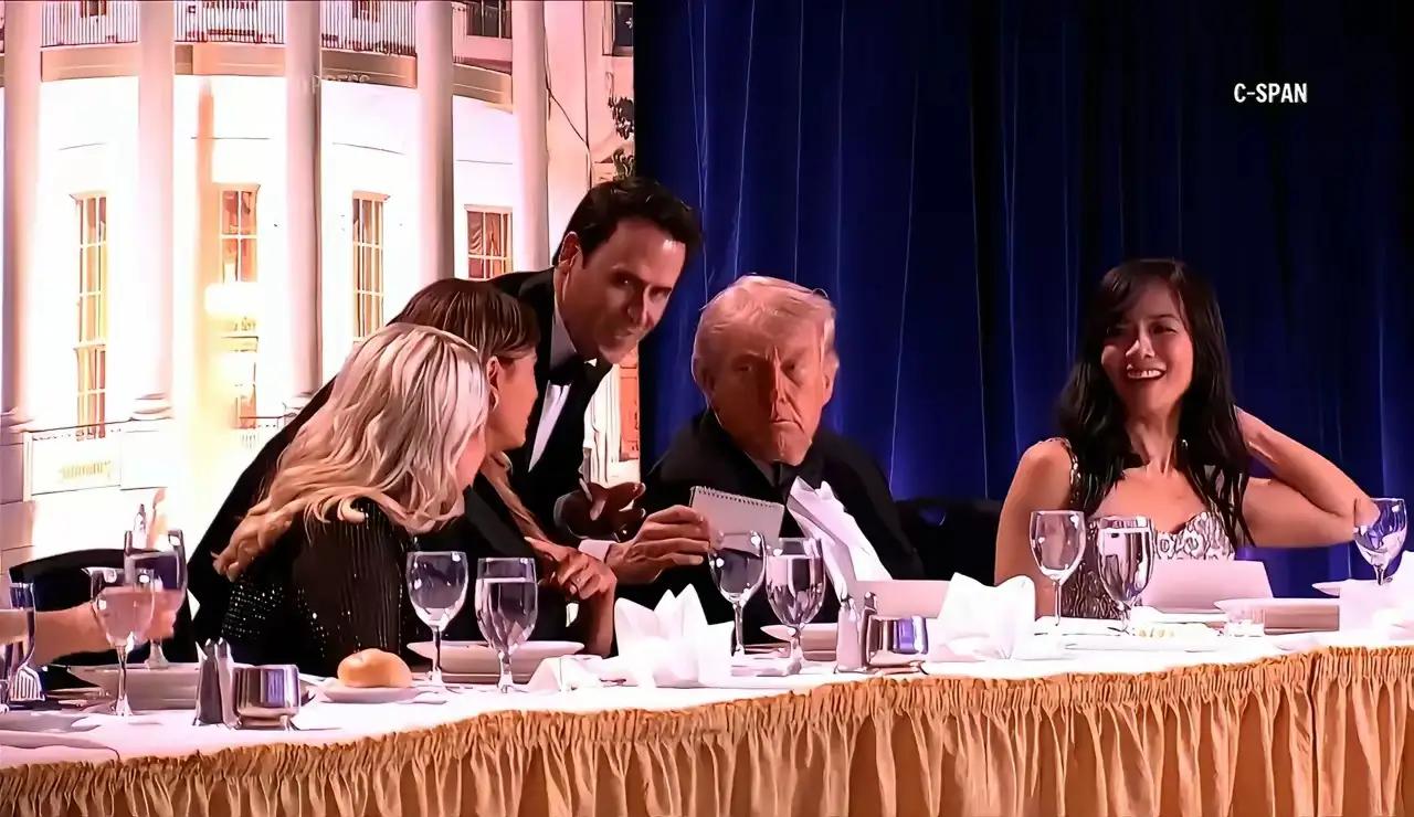 2026年4.25日在华盛顿希尔顿酒店举行的白宫记者协会晚宴！
一名31岁男子携