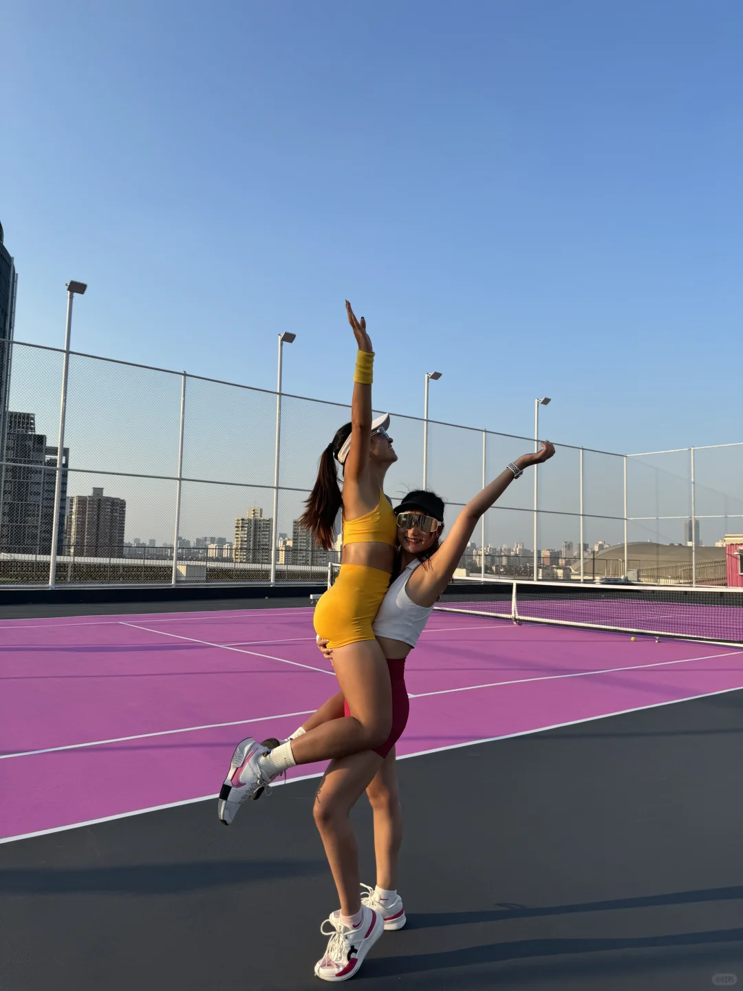 快来这绝美的球场挥拍吧！！