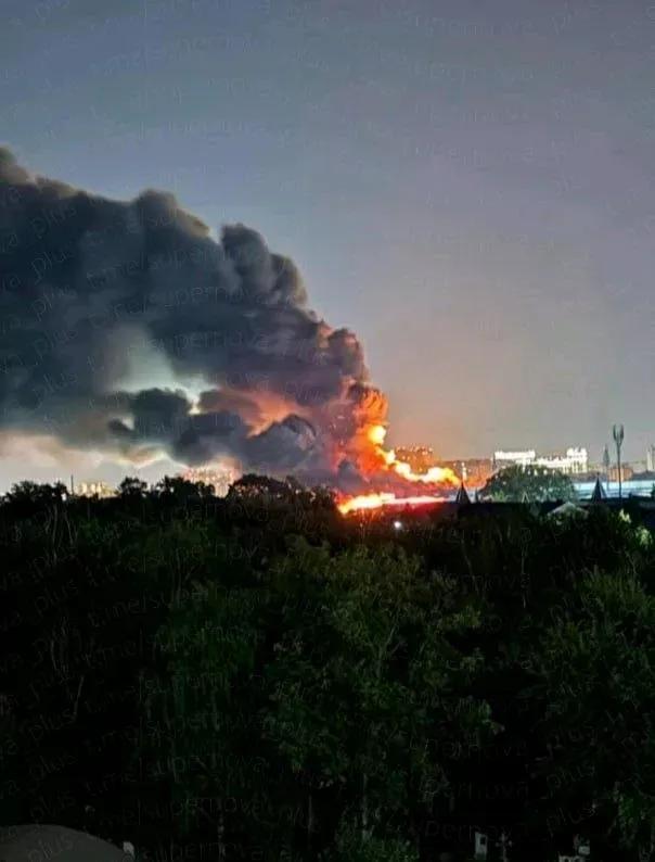 40架无人机袭击基里希炼油厂

俄媒报道，当地时间30日，列宁格勒州州长亚历山大