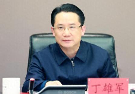 茅台原董事长丁雄军被控受贿、洗钱，又一正厅级干部被起诉，而且因为头顶茅台集团原董