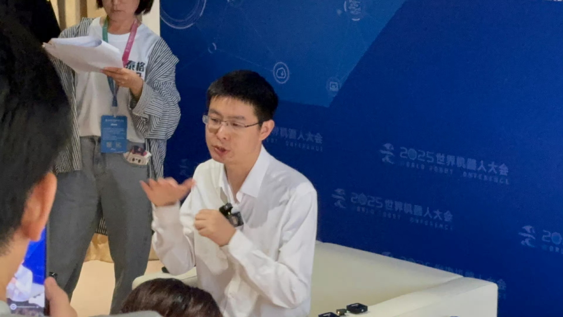 机器人降价到多少大众愿意买单 不用9万9，只要3万99了，这个降价速度也是真的快