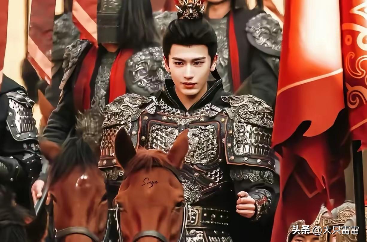 《逐玉》火了，网友给张凌赫一个封号：粉底液将军。
为啥？因为张凌赫扮演的将军是悠