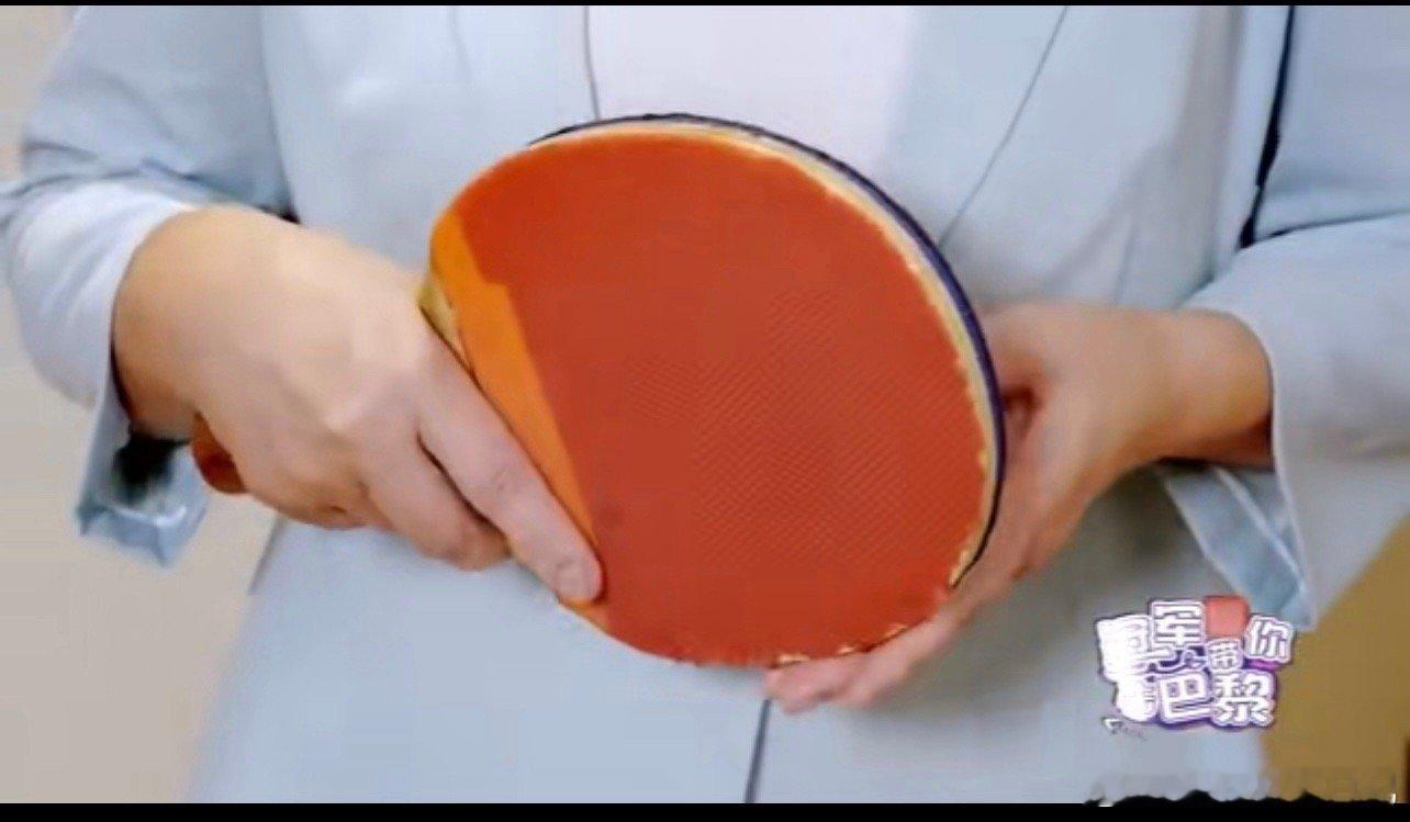 #邓亚萍在巴黎铁塔前大秀球技#果然还得是这么让人钦佩的邓亚萍呀，这样的球技真的是