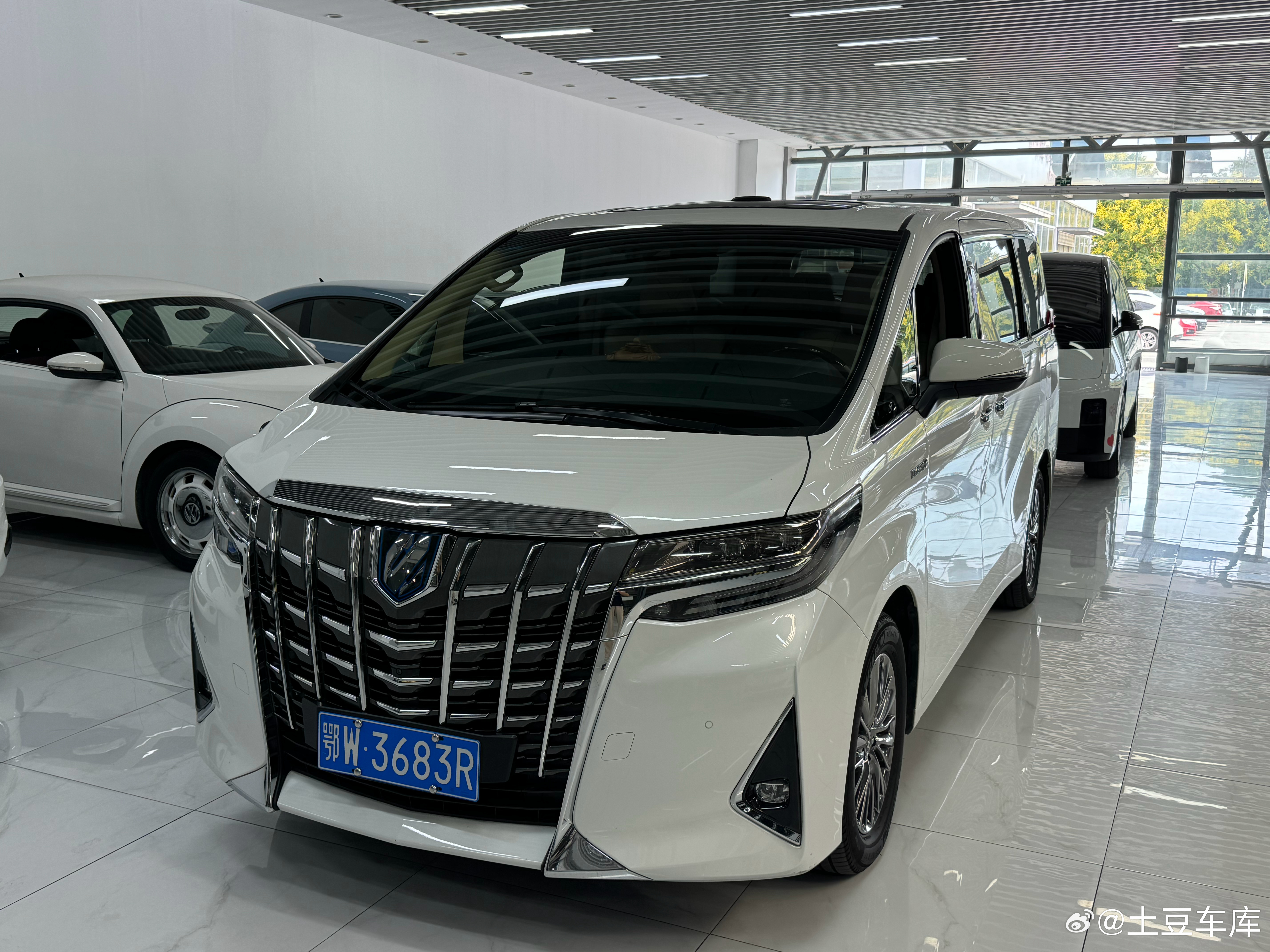 这车有我的车帅吗2021年2.5双擎豪华版9.4万公里 铁件原车漆现在还能卖五十