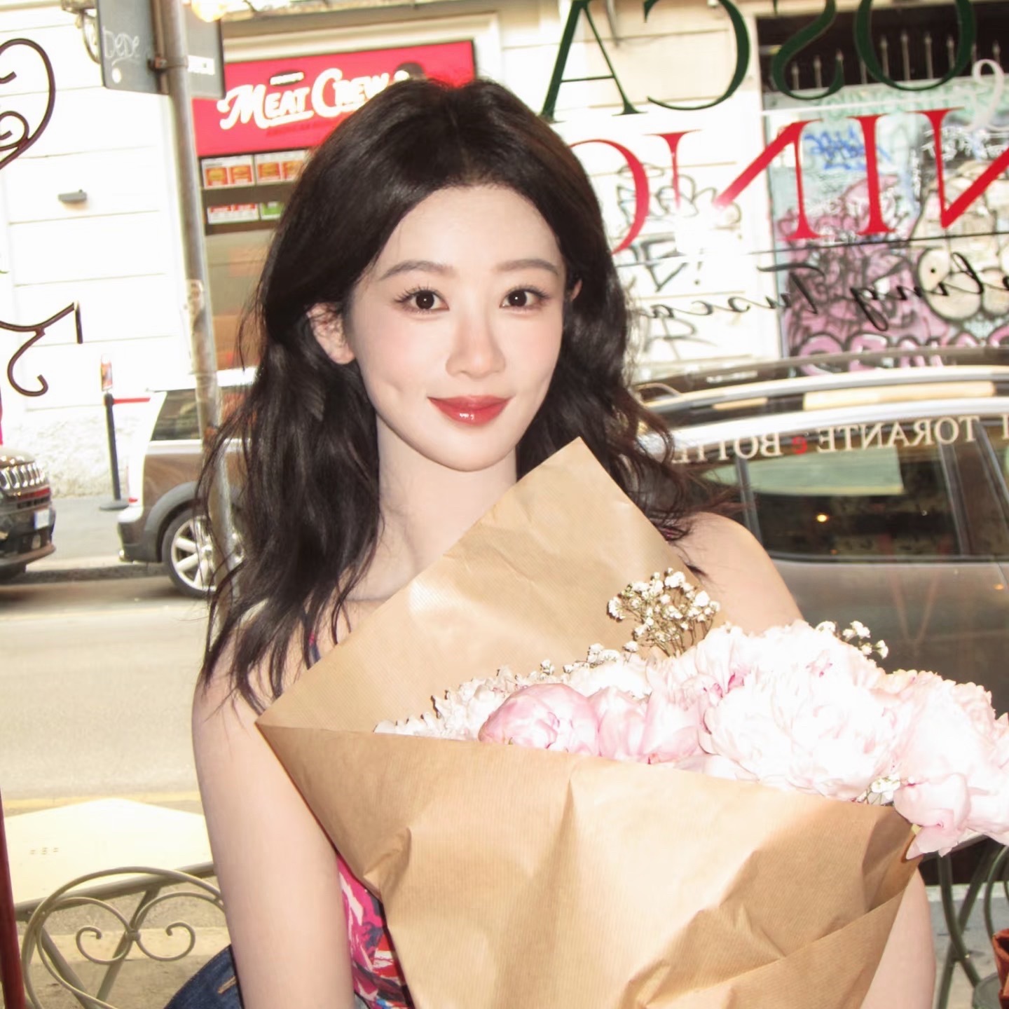 杨紫七夕收到花了杨紫米兰偶遇同款皮肤 杨紫七夕收到花啦！ 