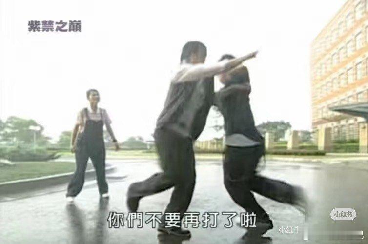 科技和银行打的起劲，消费在一旁默默流血