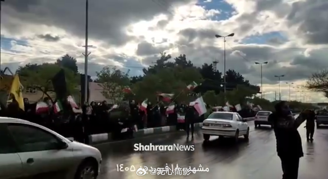 最新消息，伊朗媒体报道称，一些平民群体正在以“人链”的形式参与保护伊朗的基础设施