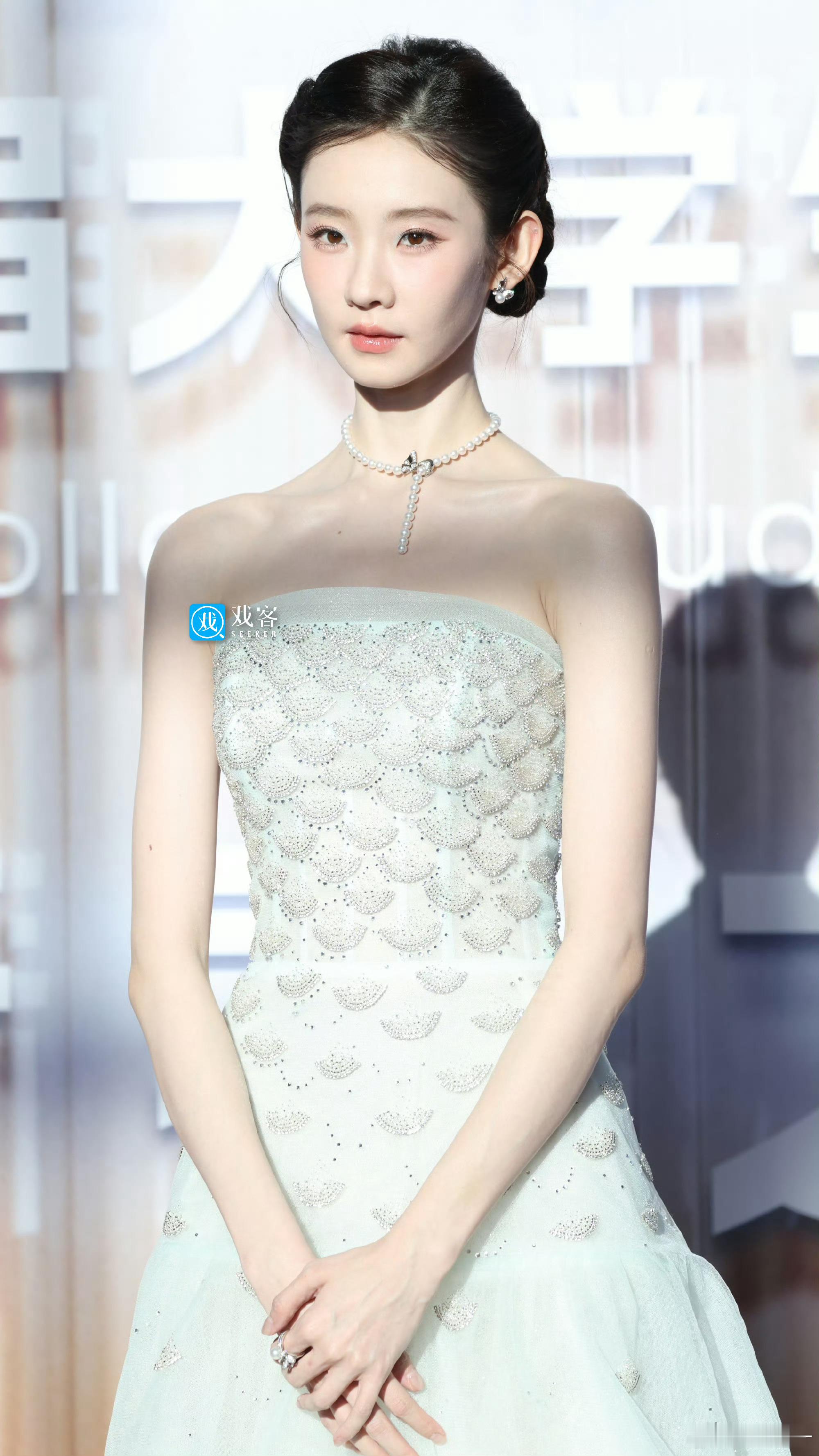 张艺凡这也太漂亮了 公主