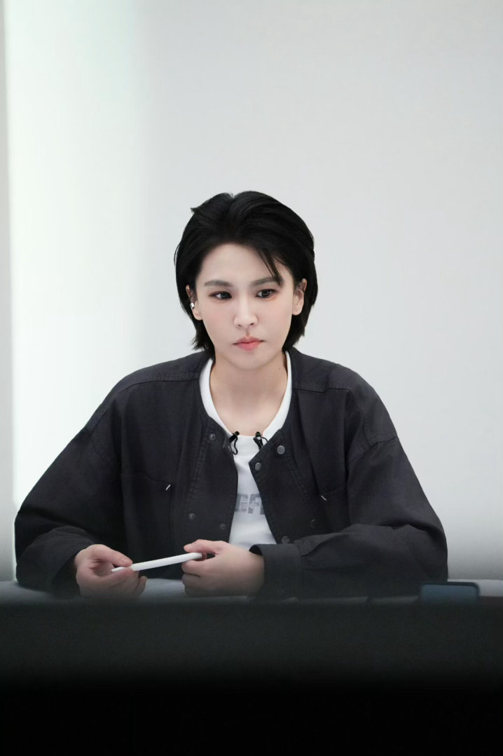 浪姐第三次公演推迟直播录制 本周暂停有点小遗憾，但支持直播形式。期待姐姐们练出更