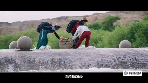 TOP仿佛拍了新疆的宣传片就这个TOP登陆少年组合旅行综艺预告爽，完全是i人e人