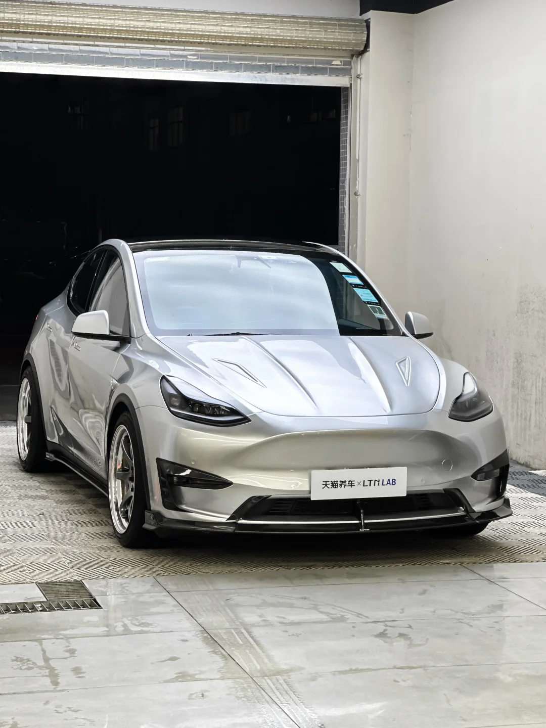 Model Y｜液态金属星瀚银