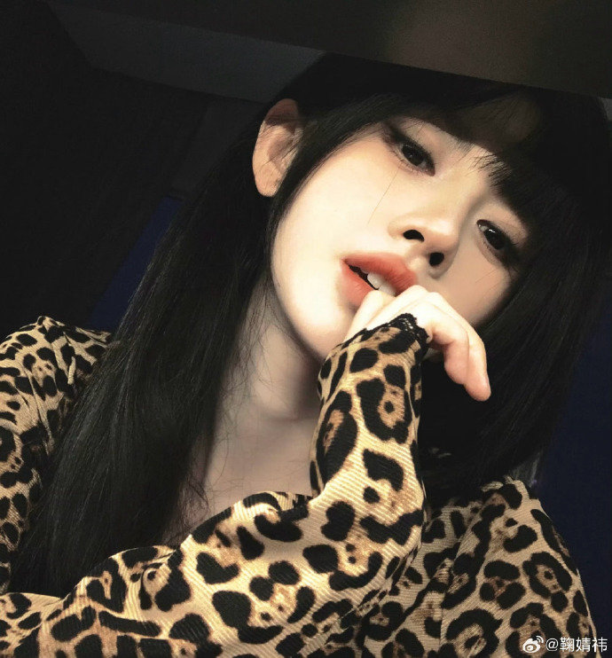 鞠婧祎私服氛围感穿搭鞠婧祎私服衣品鞠婧祎好会穿，私服衣品真的好有氛围感啊 