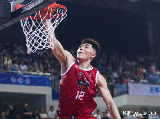 难以置信！入选过国家队的当打内线，休赛期竟然被交易去打NBL？
 
真的越想越看