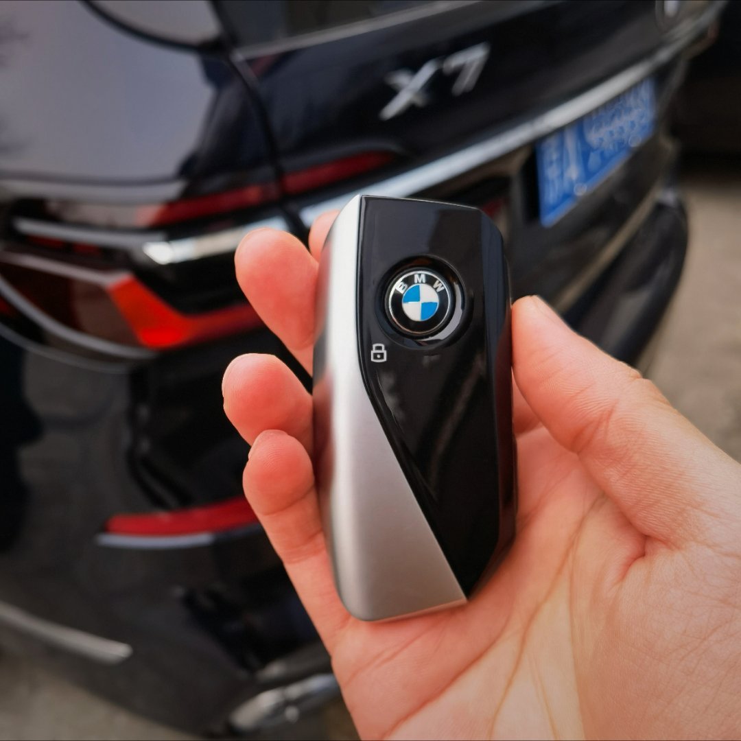 车市观察 以前开X7的时候觉得X7算是个大车 5米17长 2米宽 现在过几年再看