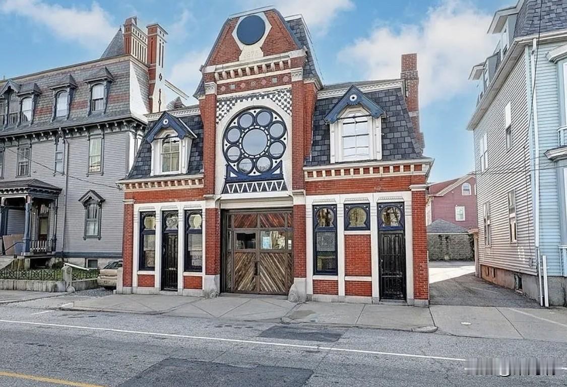 美国罗德岛首府普罗维登斯著名的巴纳比马车房（Carriage House）近日以