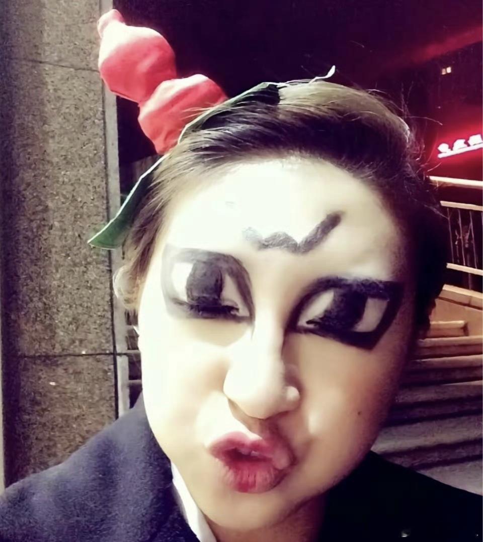 淡 说好了重回御姐桌呢？？？？？ 我已急哭！  我要分手！！！ 
