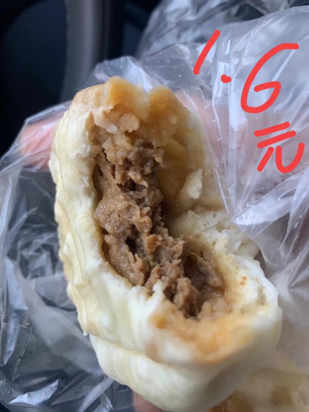 1.6元一个比门头沟新新还便宜，和大峪市场老张水平差不多，老张贵啊，馅也不小，水