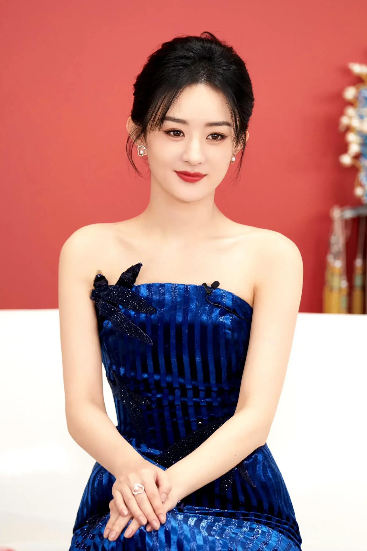 我发现杨紫和赵丽颖是同一类人。

这俩人逆风翻盘的成长路子太像了！

最早的时候