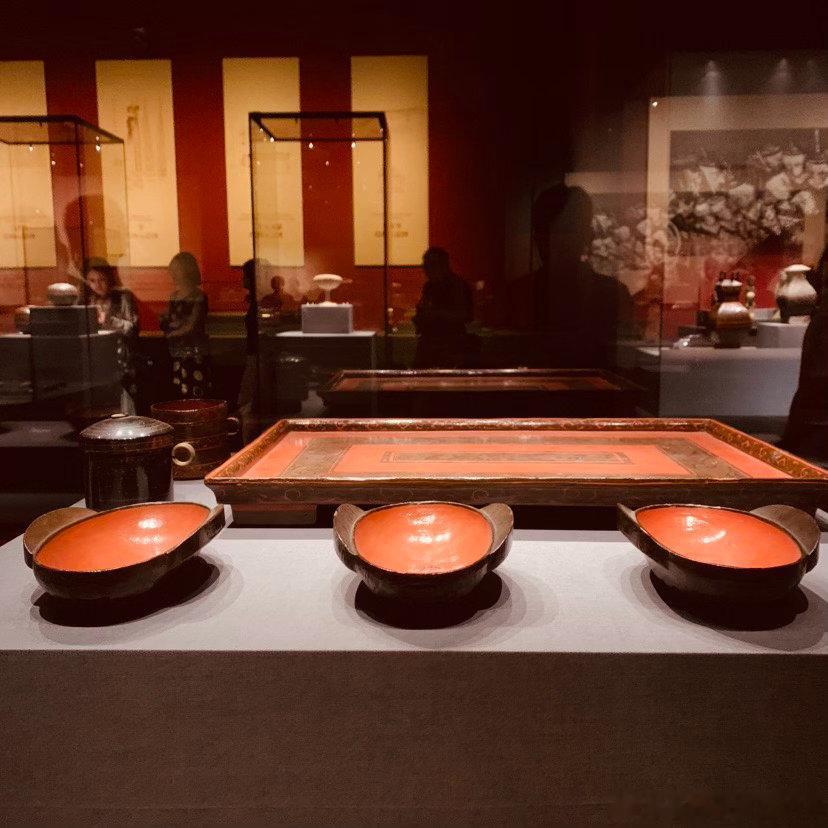 何为“钟鸣鼎食之家”算是见识了，2100年前的辛追夫人墓出土的漆器、锦帛让人赞叹