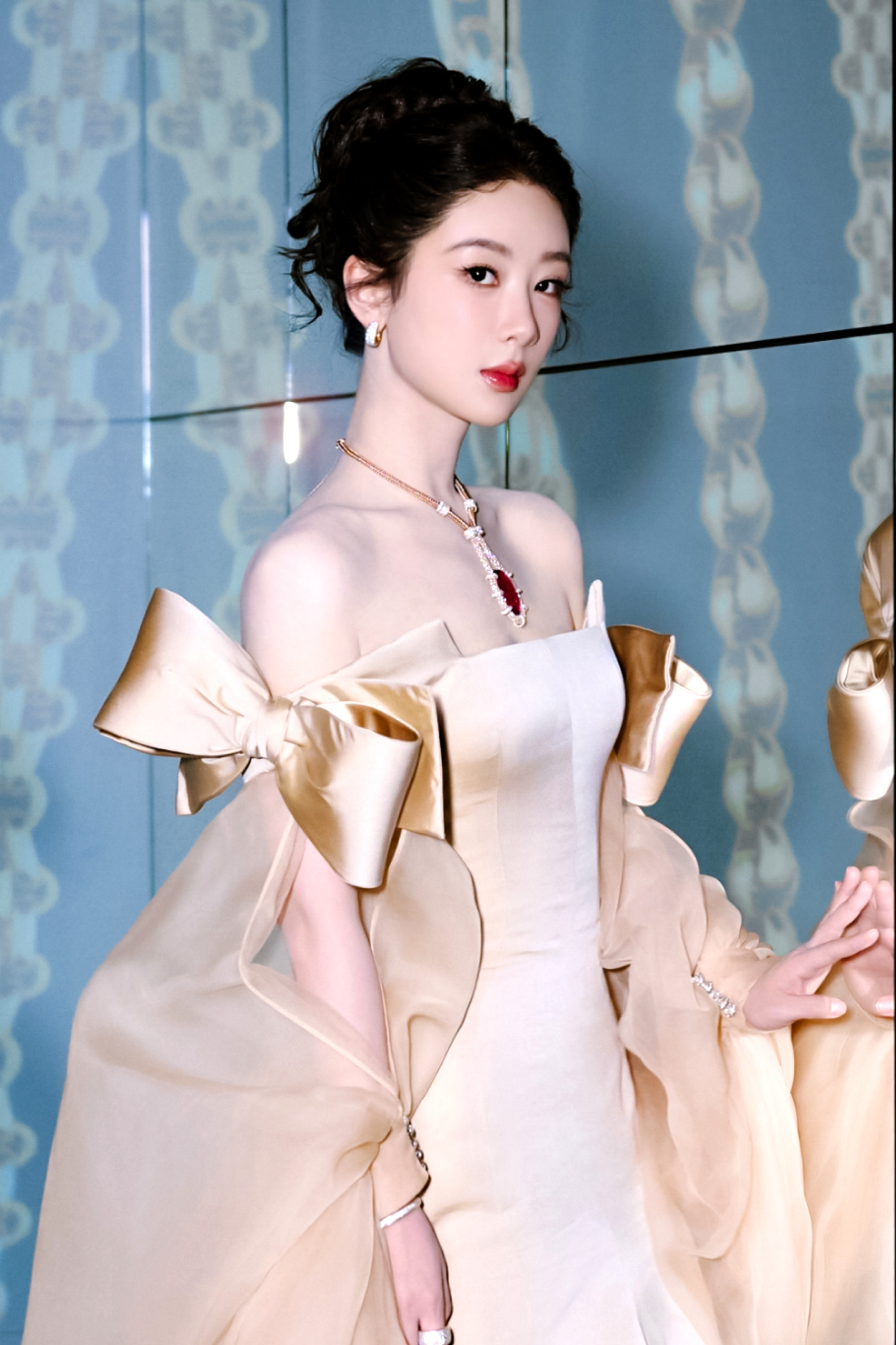 杨紫  yz杨紫董竹君 yz杨紫玉兰花开君再来 知一人，紫一人，止一人。