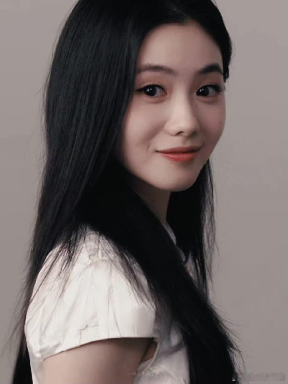 刘浩存这个角度看是话[苦涩][苦涩][苦涩]感觉一点灵性也没了。。。 ​​​