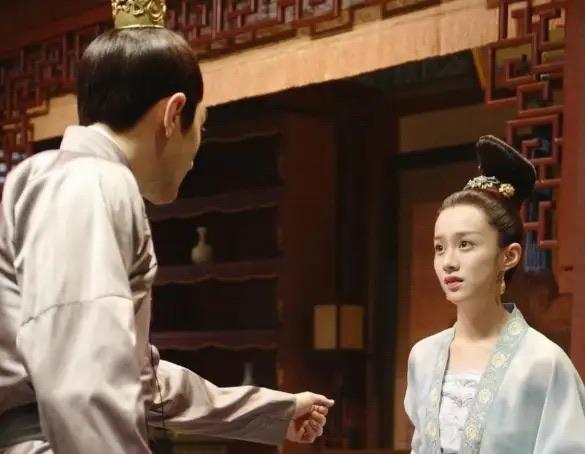 玄武门之变后，同为美艳少妇，为何李世民不动李建成的妻子郑观音，却和李元吉的妻子杨