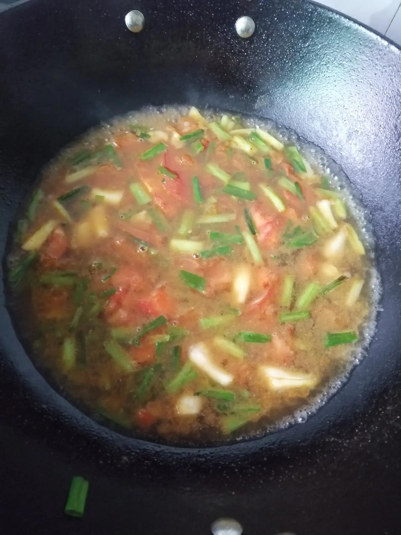 大家家里的剩饭剩菜真的都倒了吗？如果没倒，谁吃？
说到剩饭剩菜，我想每家每户都会