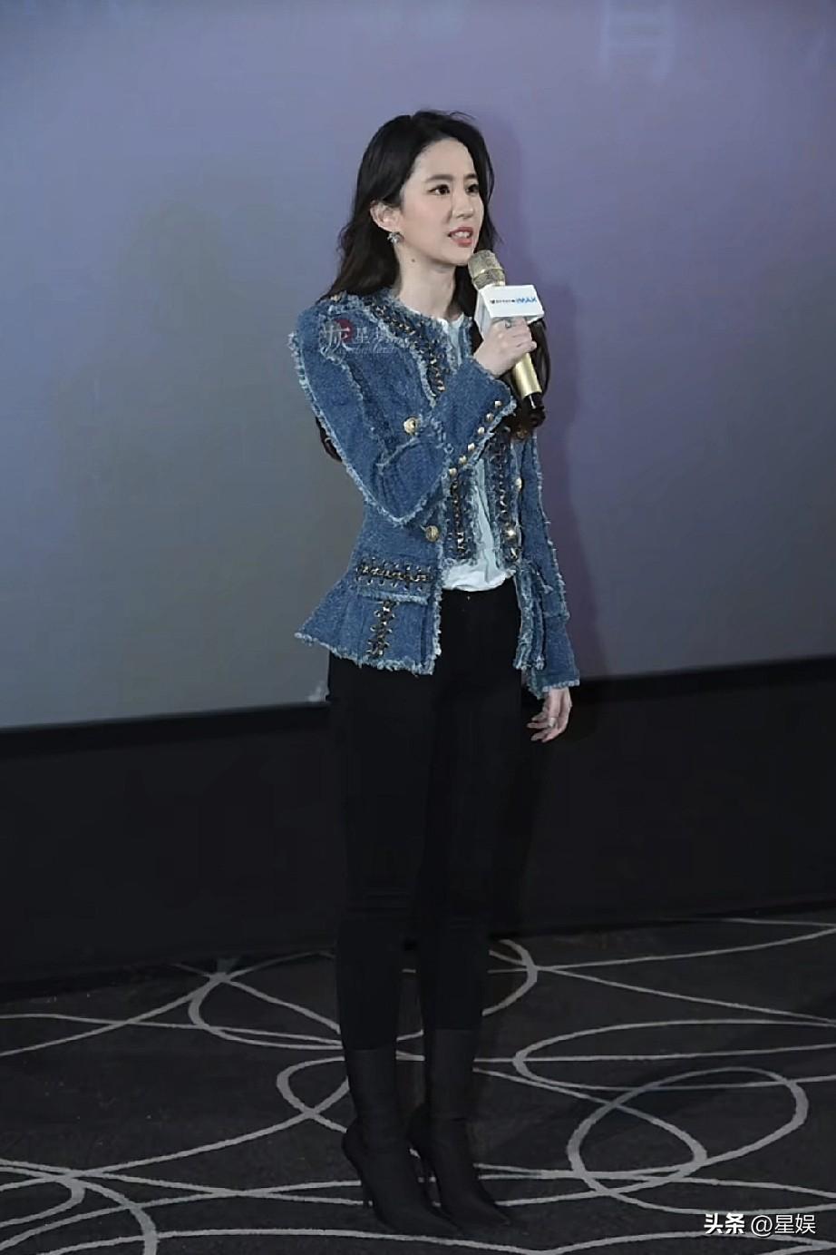 刘亦菲牛仔外套搭配黑裤