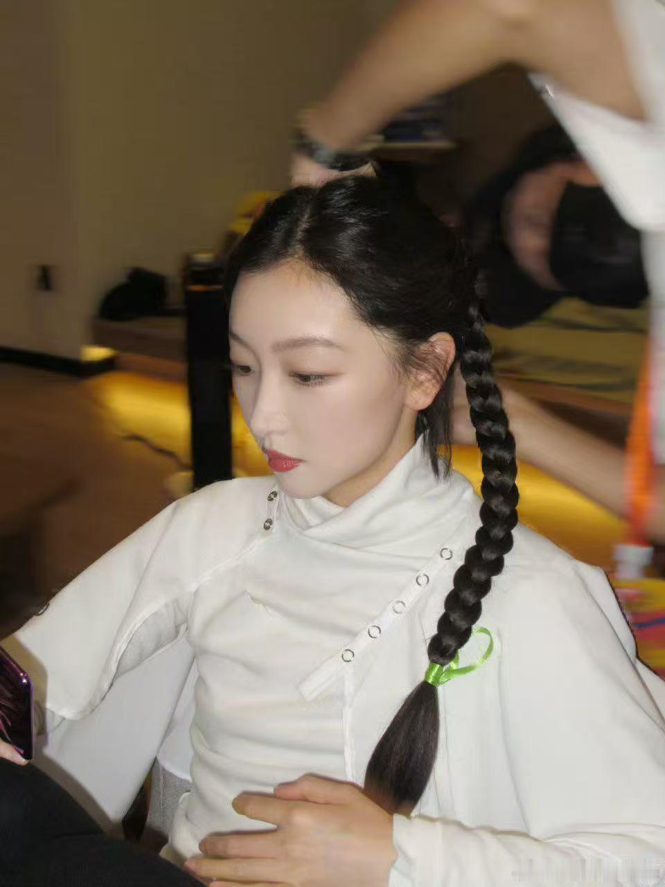 一场晚会浓缩了40年春晚经典 周五晚高疯 旋律一响，时光倒流，这就是经典歌曲独有