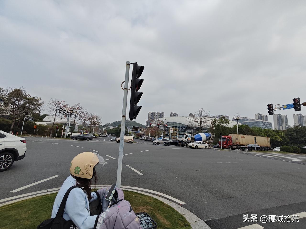 去了一趟宝能广州国际演艺中心附近，那一带算是黄埔区的中心地段，为什么感觉还是没什