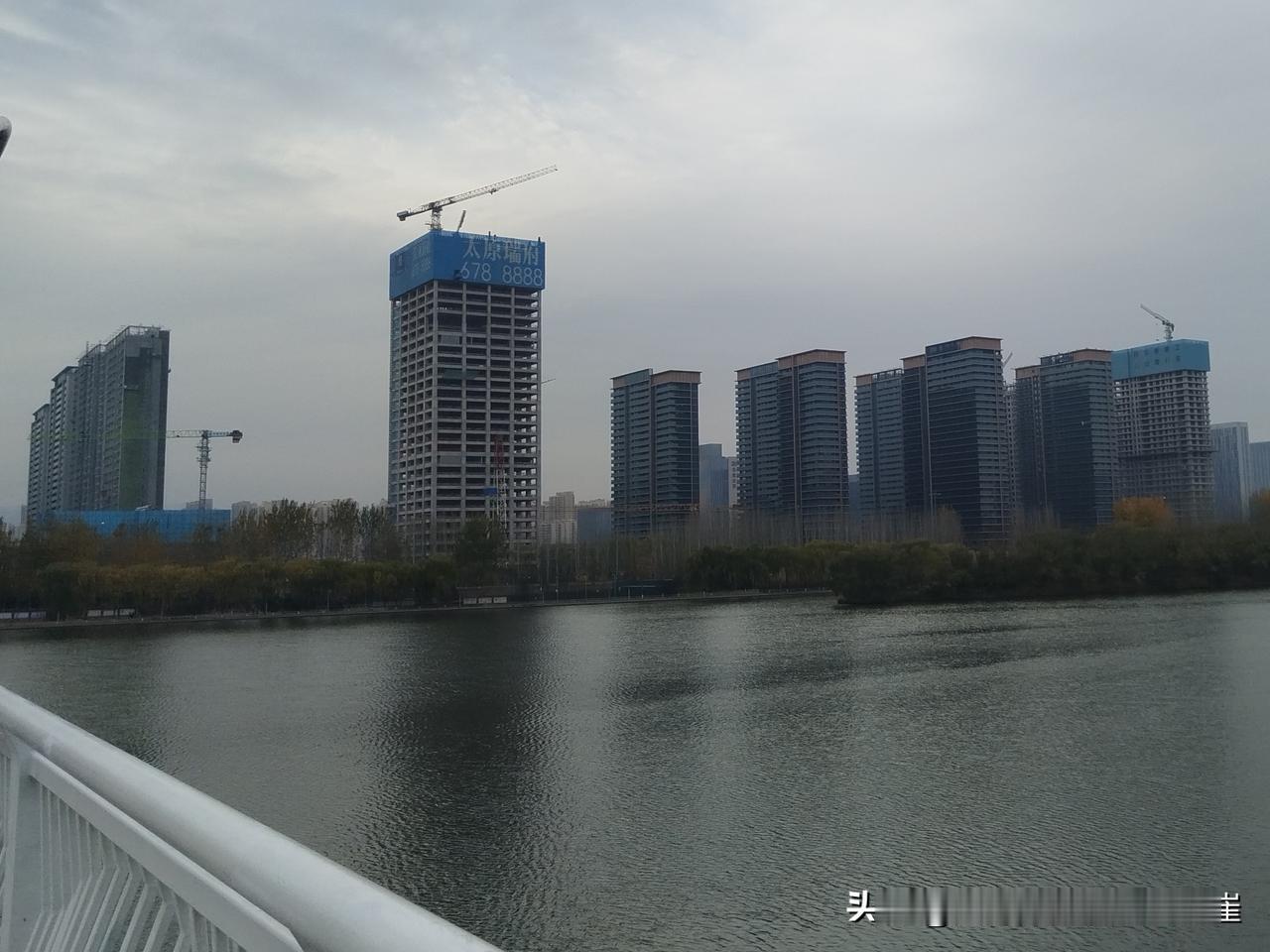 2025.11.10【华润太原长风中心】华润太原长风中心工程进度，T2楼快要封顶