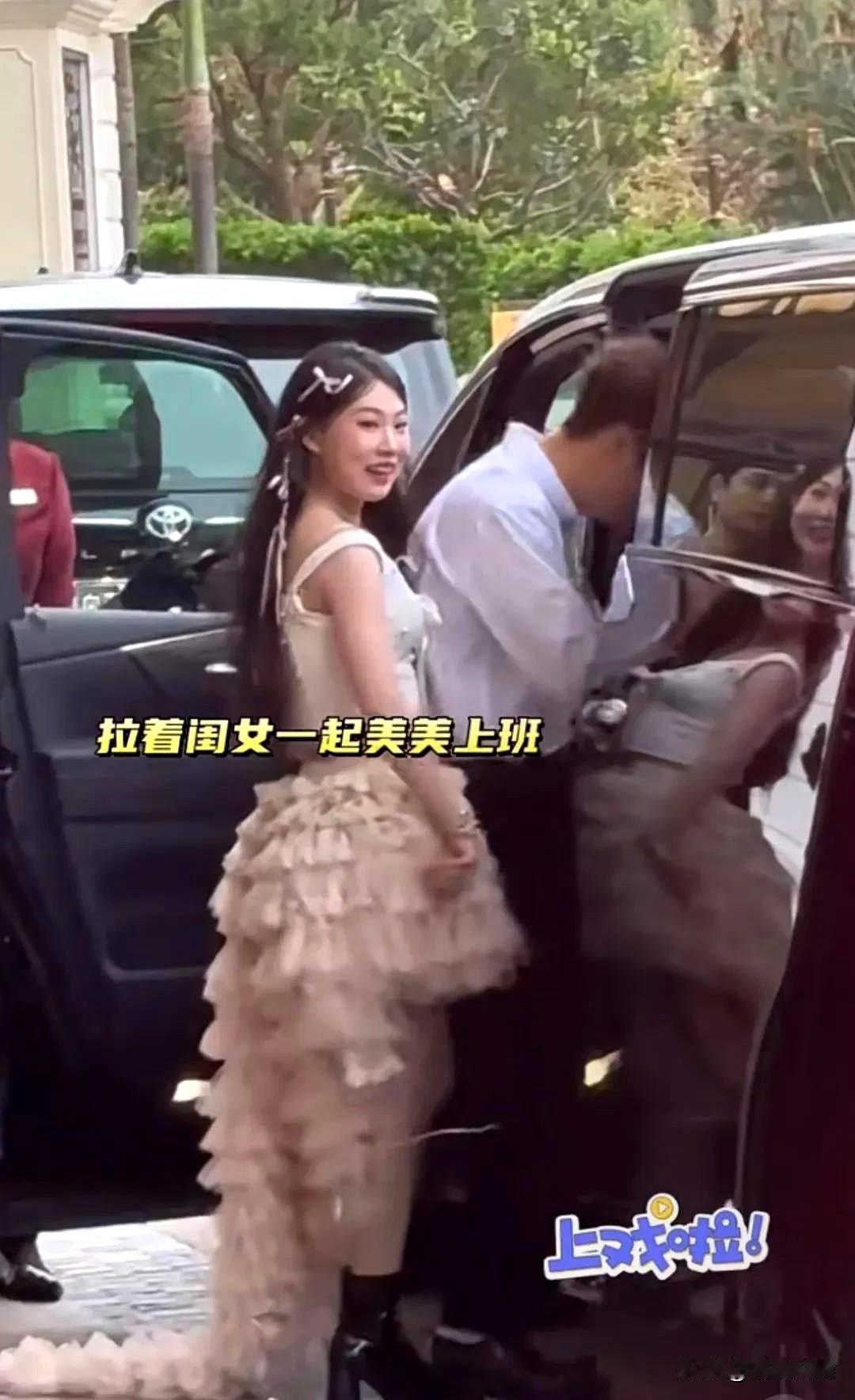 小沈阳和女儿沈佳润共同出席湾区升明月晚会，父女俩好像啊，一样的长脸细眉小眼，一样