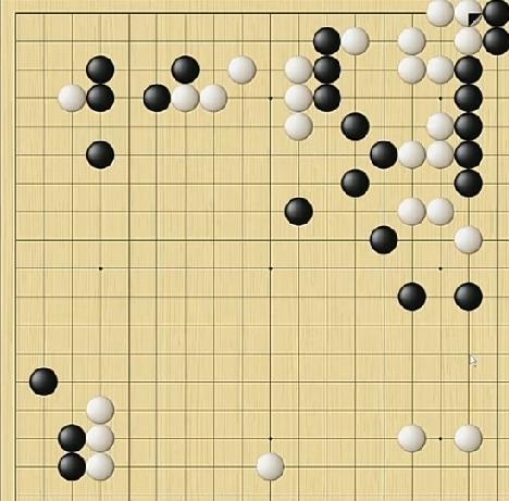 党毅飞一手虎，棋盘塌了。
右上角没活明白，白棋直接被掏空。
辜梓豪不慌不忙一“团