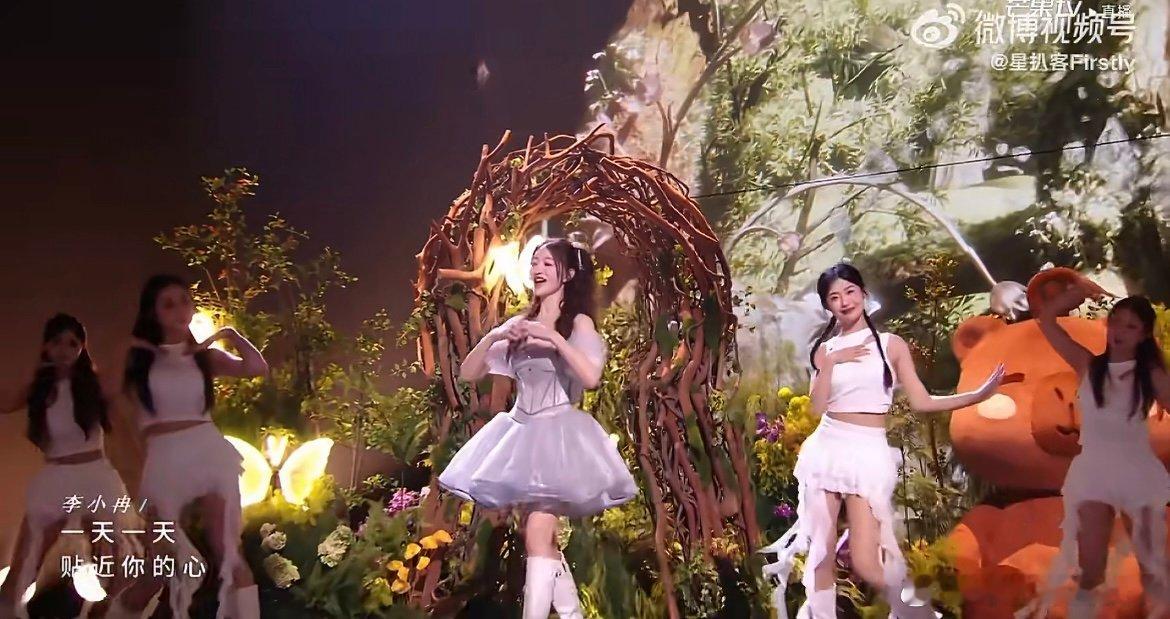 李小冉自信李小冉唱《心愿便利贴》也超有底气，自信开唱的样子真的很美。李小冉看得出