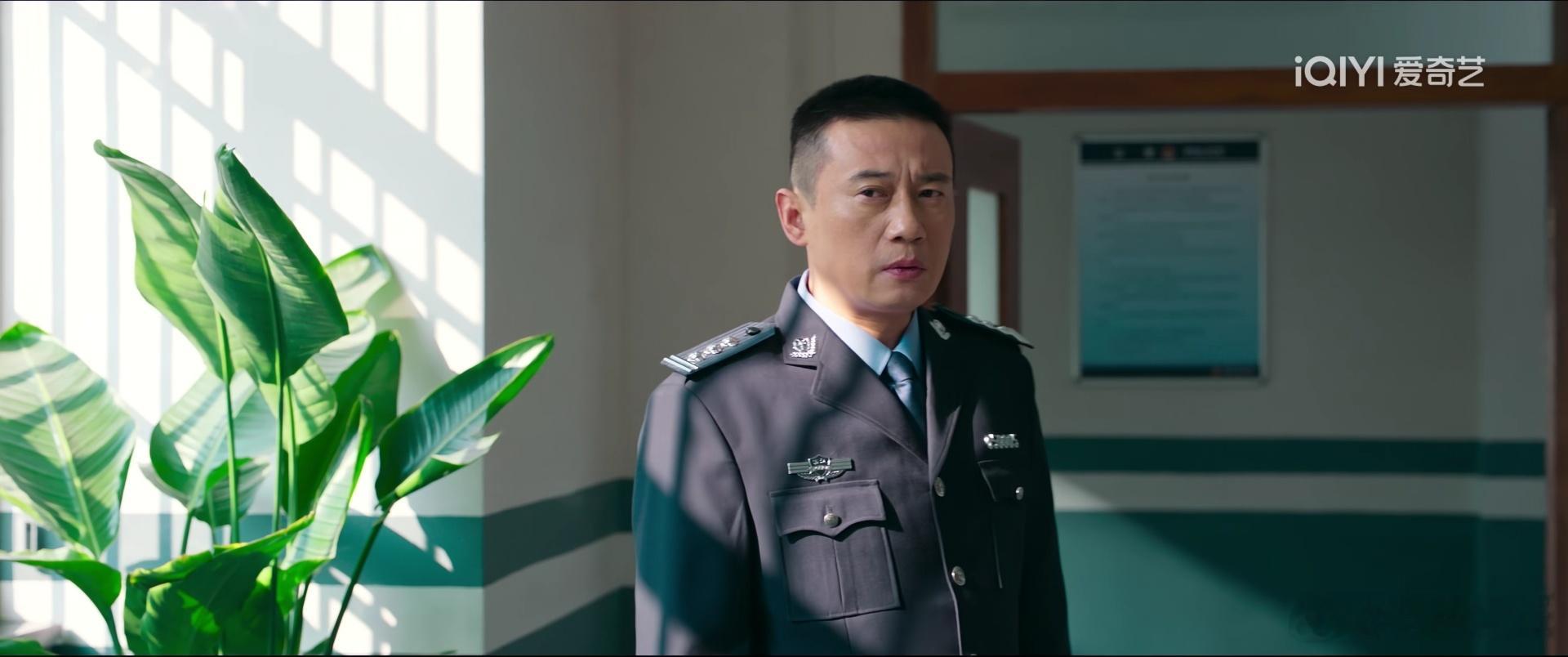 黄景瑜秦枫罚罪2黄景瑜罚罪2 2刷，第3集，开头彭局给谁发消息呢。我反正怀疑他。