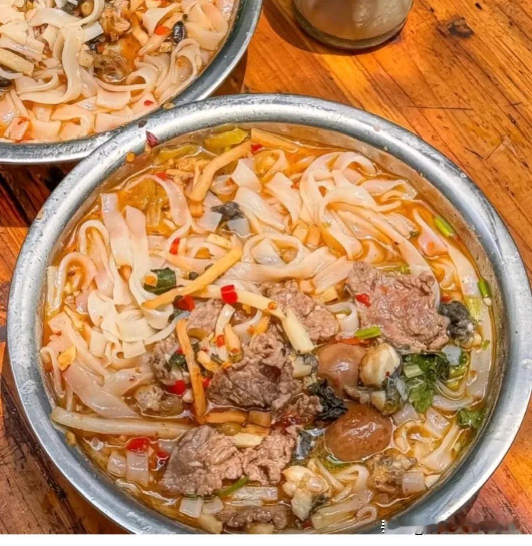 眉眼间的思愁化不开，每当想你的时候，心里就不舒服，我知道那是对你的思念，是一天又