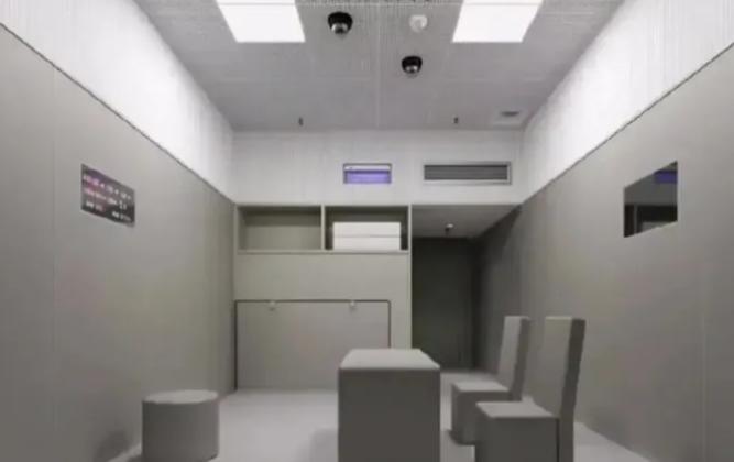 法官助理小陈被调到纪委监委办案，纪委监委的工作方式方法完全与法院不同，他到纪委监