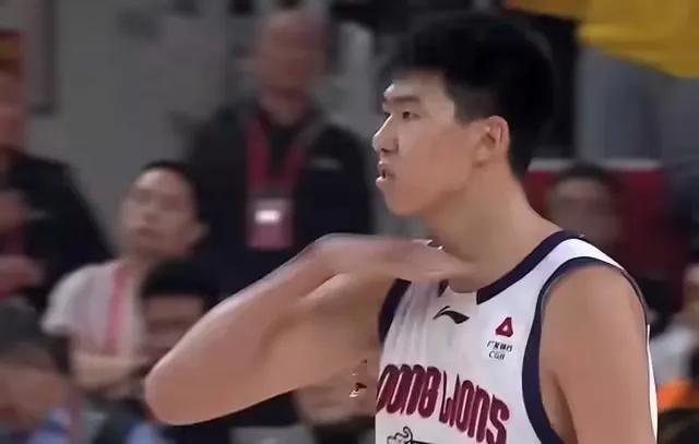 广东宏远大胜中找到隐忧：短板依然是五号位！

昨晚CBA广东宏远客场大胜吉林男篮