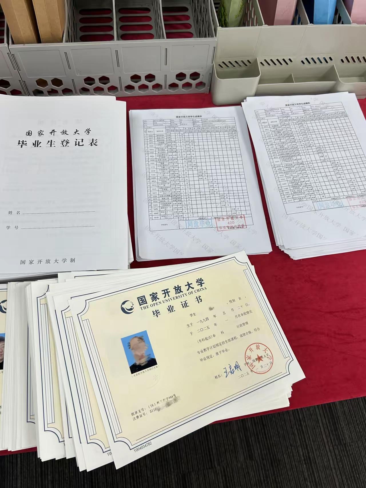 开放性大学要参加成人高考吗？我50多岁了，英语水平基本为0，可学校却给我们报了名