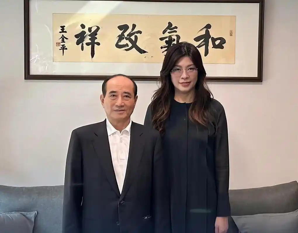 王金平活的越来越通透了！

郑丽文即将开启大陆行，临行前南下拜会国民党本土派大佬