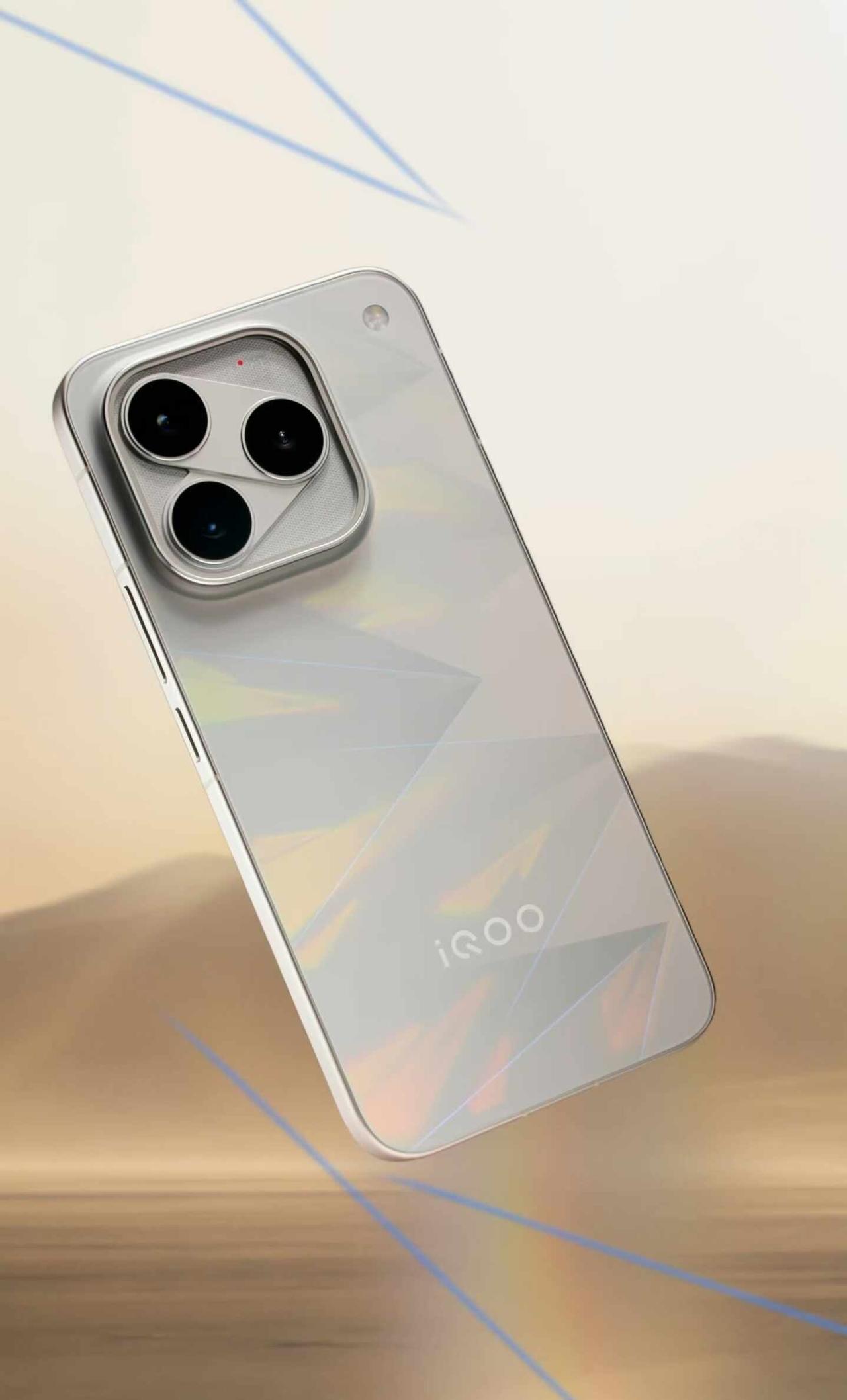 iQOO16外观曝光了
全新方形Deco+大R角设计，三颗摄像头内部串联成完整模